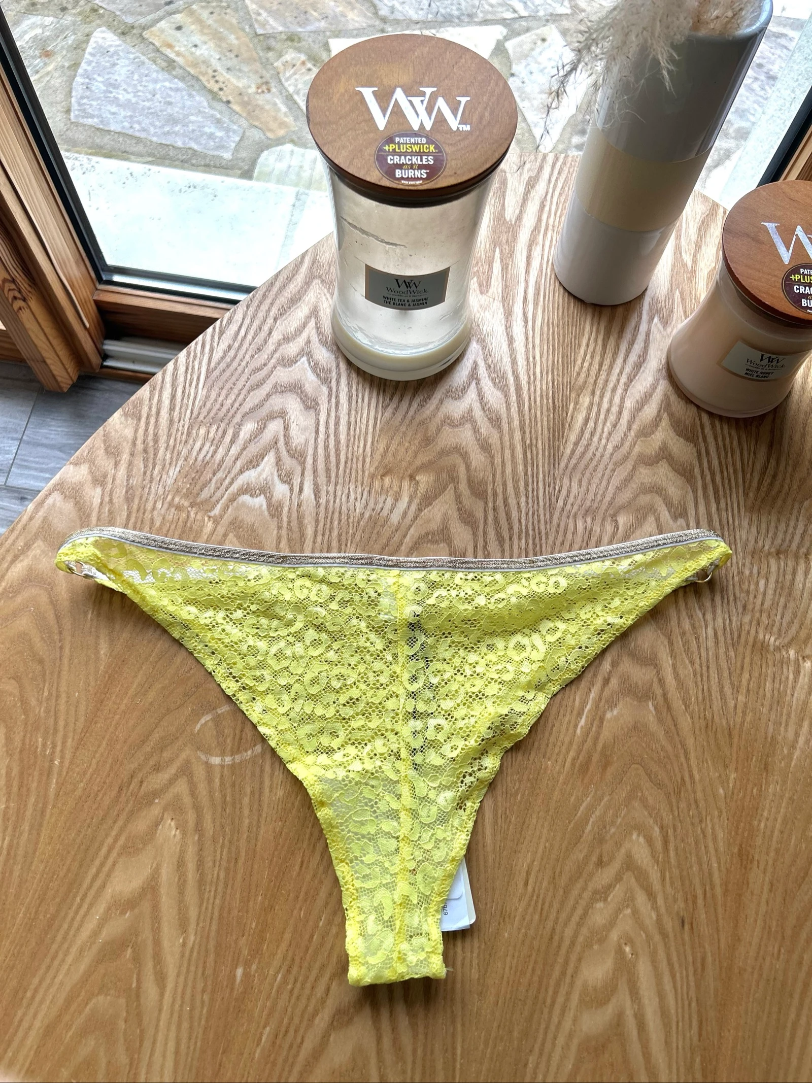 Conjunto de lingerie sutiã e tanga amarelo e dourado em poliamida La Nouvelle – photo 14